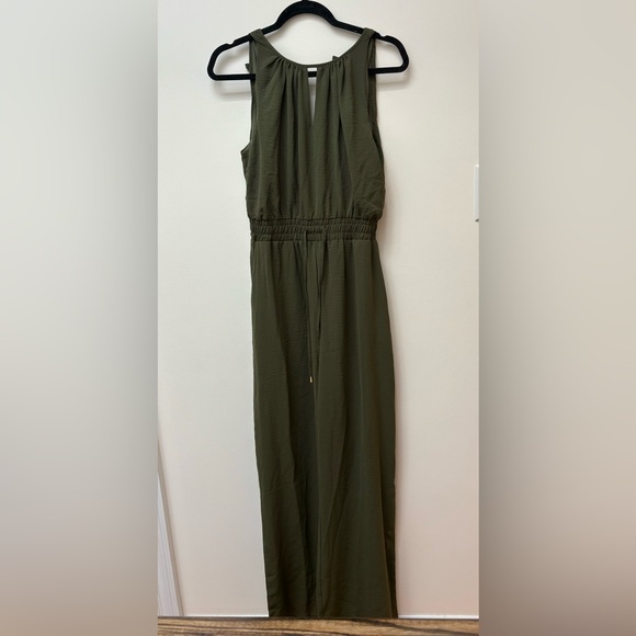 NWT. Tahari Jumpsuit. Size 6 - Picture 4 of 4